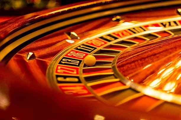 prediksi cina live dealer blackjack table with dealer and players
